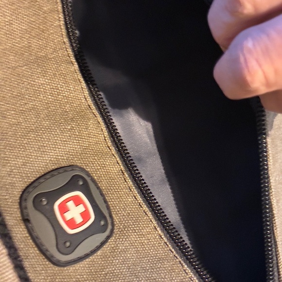 Swiss Gear by Wenger Computer Travel Case Shoulder Bag Messenger Tote. - Picture 8 of 12